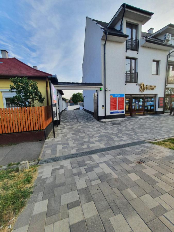 Lexi Apartman Apartment Hajduszoboszlo Bagian luar foto