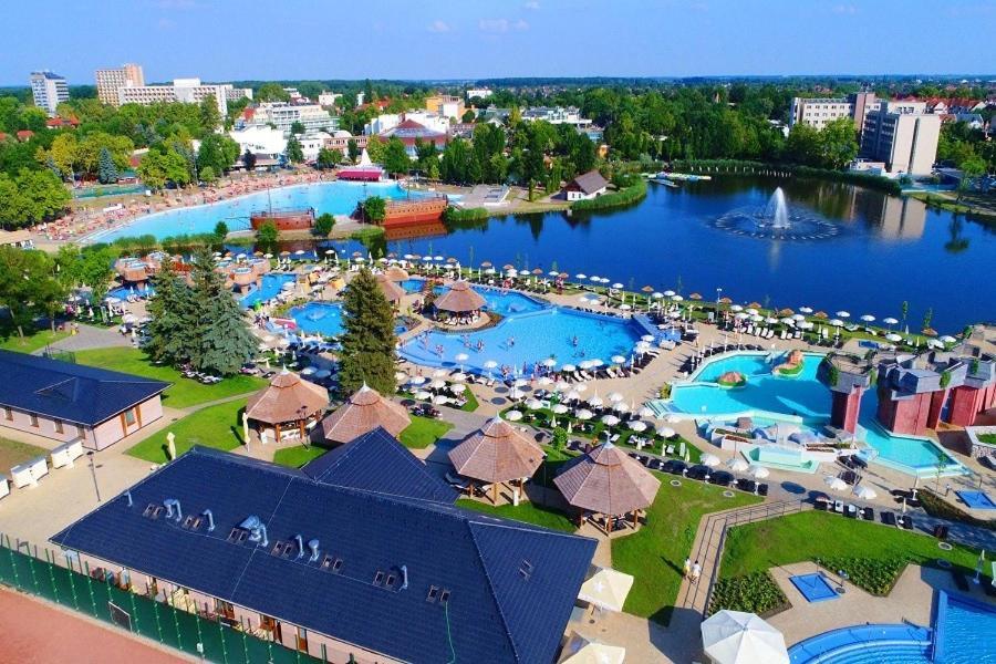 Lexi Apartman Apartment Hajduszoboszlo Bagian luar foto